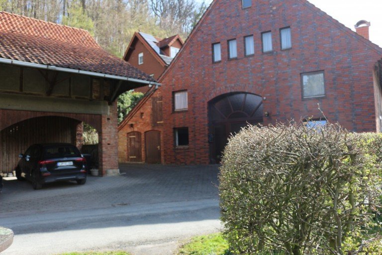 IMG_9531 Giebelseite eingang Kalletal Bauernhaus Naturnah Wohnen in Nordlippe